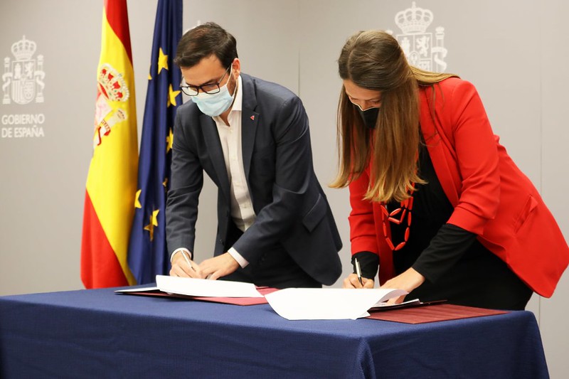 Firma del convenio entre la AESAN y la Gasol Foundation para la lucha contra la obesidad infantil