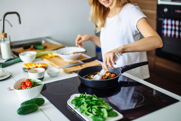 Mujer cocinando